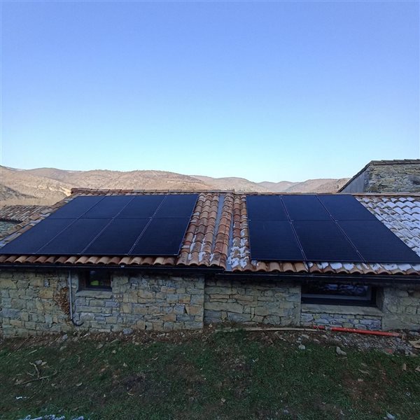 Installation photovoltaïque en toit tuile - Cadenet Photovoltaïque en Aveyron