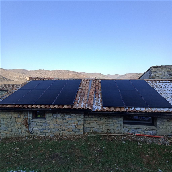 Installation photovoltaïque en toit tuile - Cadenet Photovoltaïque en Aveyron