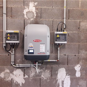 Montage onduleur fronius, Cadenet photovoltaïque